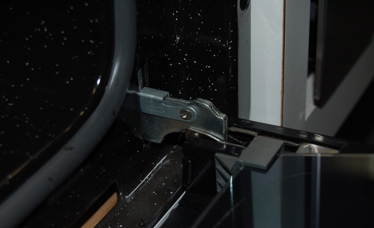 Oven door not closing correctly Technika